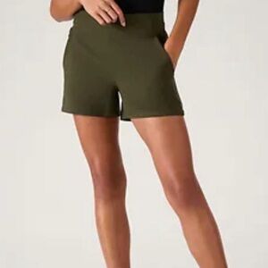 Athleta Brooklyn Mid Rise Short